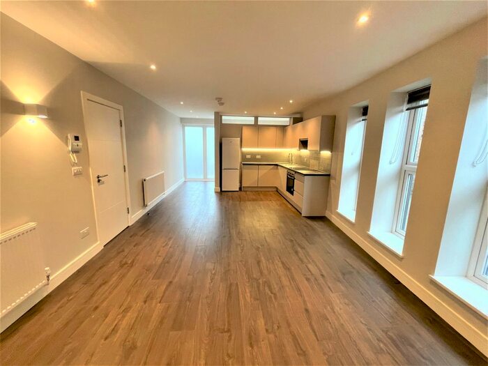 2 Bedroom Flat To Rent In St Albans Road, Watford WD24