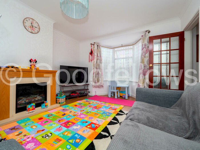 3 Bedroom Semi-Detached House To Rent In Whitby Gardens, Carshalton, Surrey, SM1