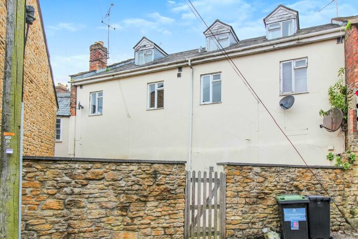 1 Bedroom Flat To Rent In George Street, Sherborne, Dorset, DT9