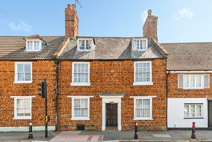 4 Bedroom Cottage For Sale In Broad Green, Wellingborough, NN8