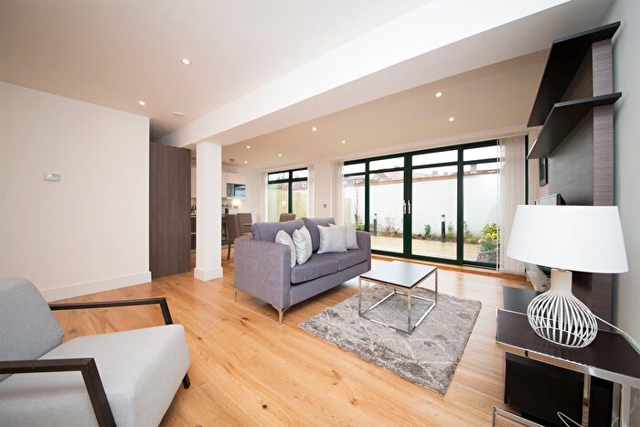 2 Bedroom Flat To Rent In Metropolitan Crescent, London, SW4