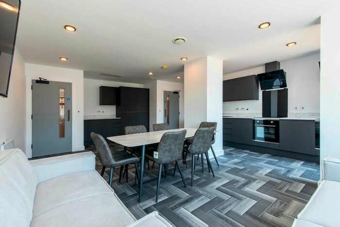 6 Bedroom Apartment To Rent In High Road, Beeston, NG9