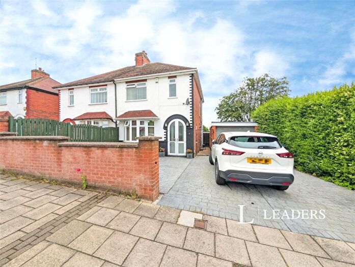 3 Bedroom Semi-Detached House For Sale In Carisbrooke Avenue, Mansfield, Nottinghamshire, NG18
