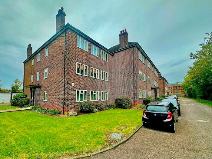 3 Bedroom Flat To Rent In Granville Place, North Finchley, London, N12