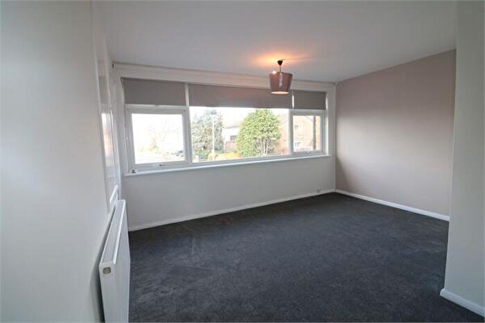 3 Bedroom Semi-Detached House To Rent In Oakdene, Cheshunt, Waltham Cross, EN8
