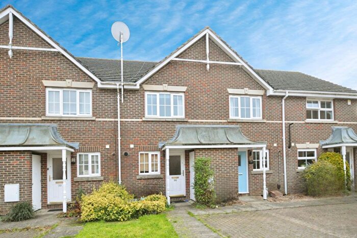 2 Bedroom Flat To Rent In Puddingstone Drive, St Albans, AL4