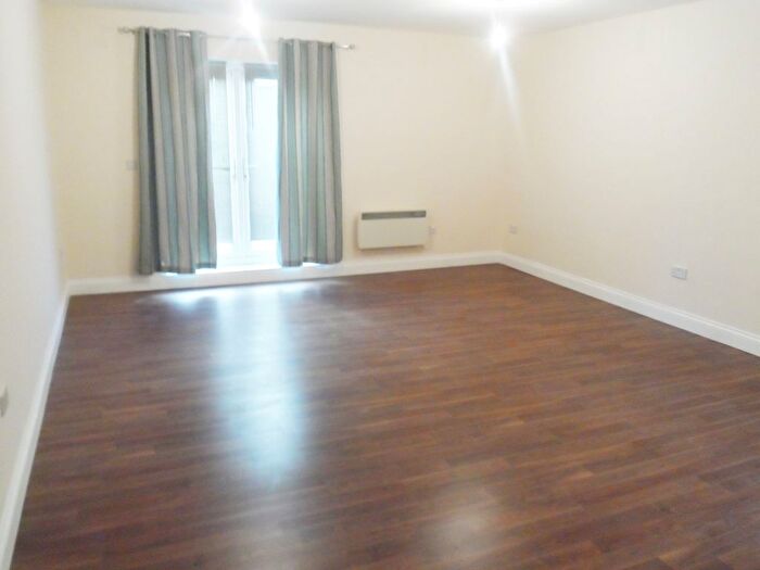1 Bedroom Flat To Rent In Lower Road, Sutton, SM1