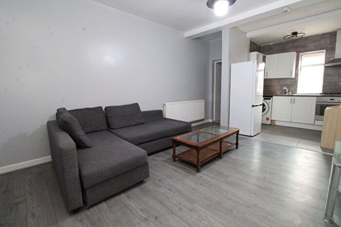 2 Bedroom Flat To Rent In Westbourne Road, Luton, LU4