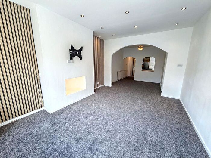 2 Bedroom Flat To Rent In West Street, Whickham, Newcastle Upon Tyne, NE16