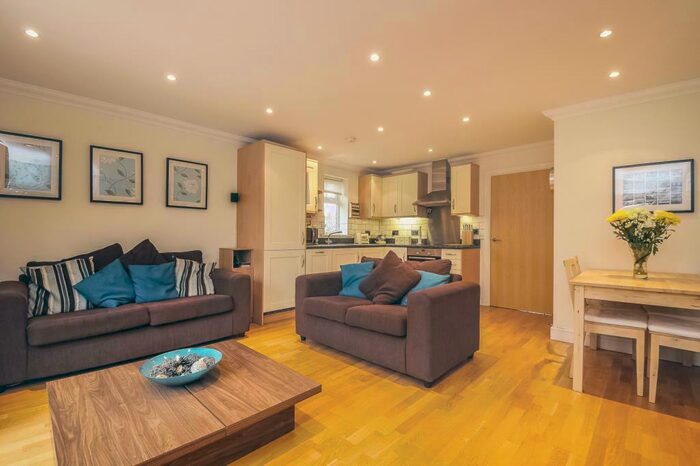 2 Bedroom Apartment To Rent In Newbury, Berkshire, RG14