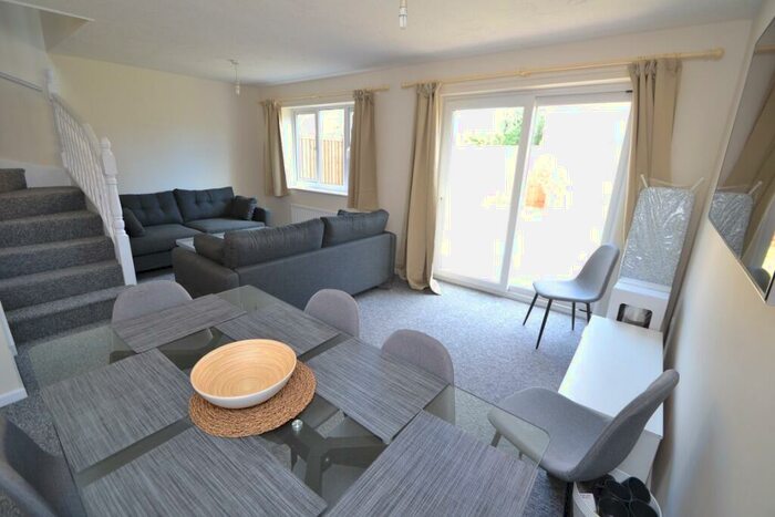 4 Bedroom Detached House To Rent In Falcon Close, Lenton, Nottingham, NG7