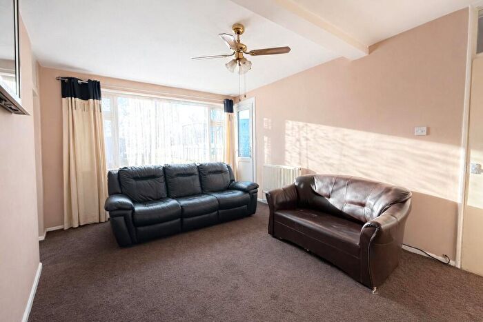 3 Bedroom Flat For Sale In Lewisham Road, London, SE13