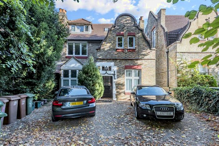 2 Bedroom Flat To Rent In Park Hill, Carshalton, SM5