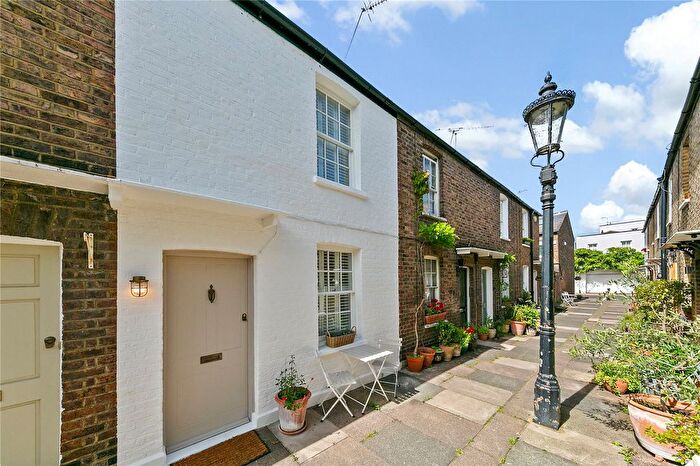 2 Bedroom Terraced House To Rent In Lancaster Cottages, Richmond, TW10