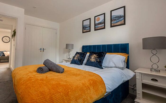 2 Bedroom Flat To Rent In Delce Road, Rochester, Kent, ME1