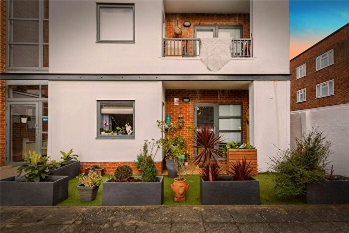 1 Bedroom Flat For Sale In Longbridge Road, Barking, IG11