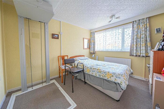 3 Bedroom End Of Terrace House For Sale In Nursery Close, Leeds, LS17