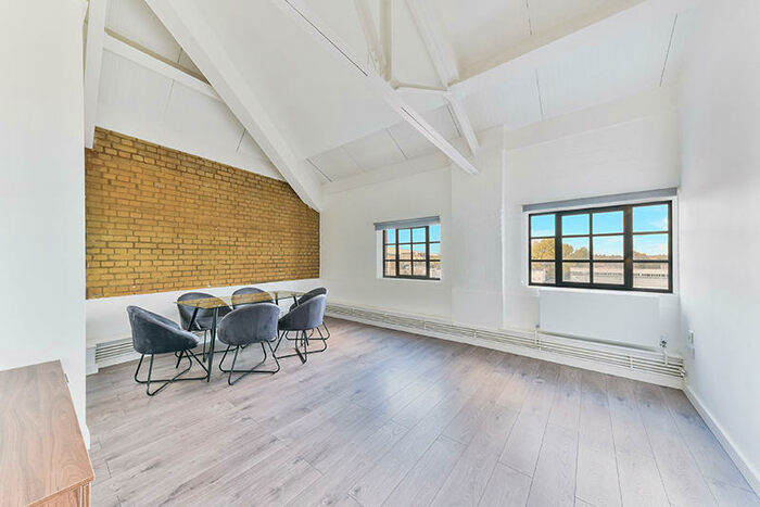 3 Bedroom Apartment To Rent In Dalston London, E8