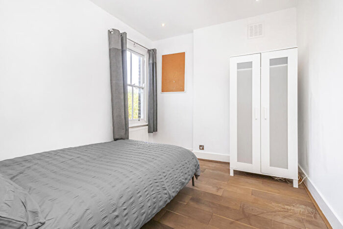 2 Bedroom Flat For Sale In Cheverton Road, Archway, London, N19