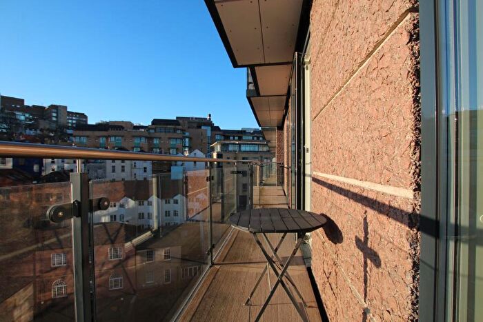 2 Bedroom Apartment To Rent In Number One - City Centre, BS1