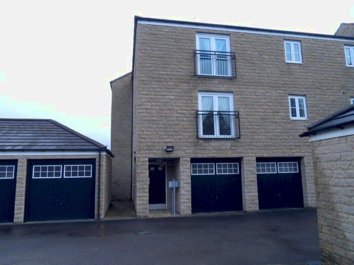 2 Bedroom Flat To Rent In Rotary Close, Textile Street, Dewsbury, WF13