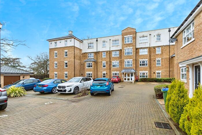 2 Bedroom Flat For Sale In Timms Close, Horsham, RH12