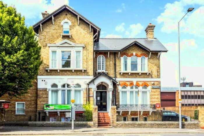 Flat To Rent In London Road, Kingston, KT2