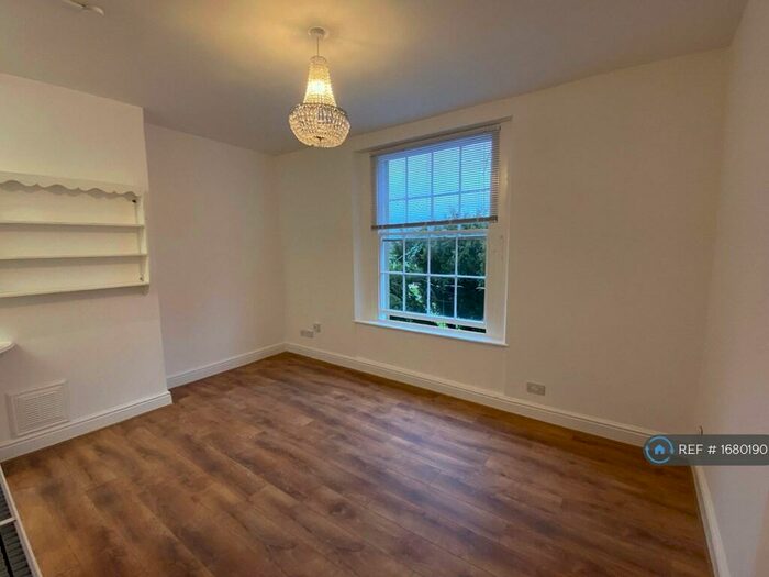 Studio To Rent In Spa Villas, Gloucester, GL1