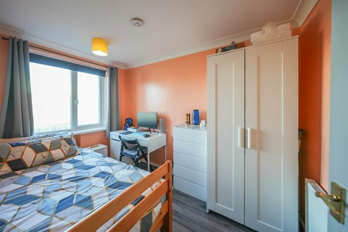3 Bedroom End Of Terrace House For Sale In Gorsehill, Gateshead, NE9