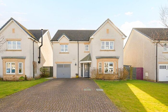 4 Bedroom Detached House For Sale In Livingstone Place, Crossgates, KY4