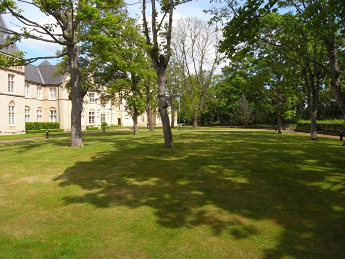 2 Bedroom Apartment For Sale In South Wing, Kingsley Avenue, Fairfield, SG5