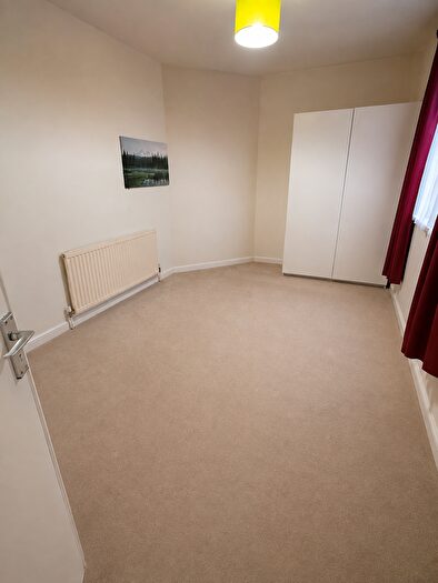 4 Bedroom Maisonette To Rent In Ridge Avenue, Southgate, N21