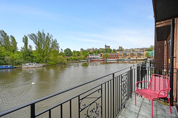 4 Bedroom Town House To Rent In Chantry Place, Eton, SL4