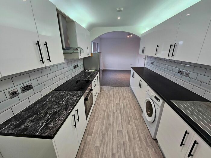 3 Bedroom Flat To Rent In Main Road, Nottingham, NG16