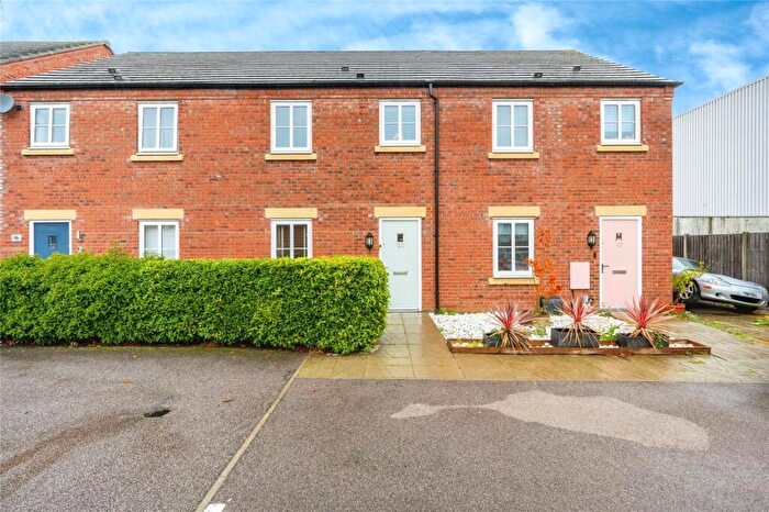 3 Bedroom Terraced House For Sale In Turnpike Gardens, Bedford, Bedfordshire, MK42