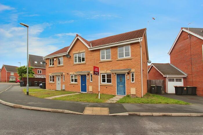 2 Bedroom Town House To Rent In Balshaw Way, Chilwell, NG9