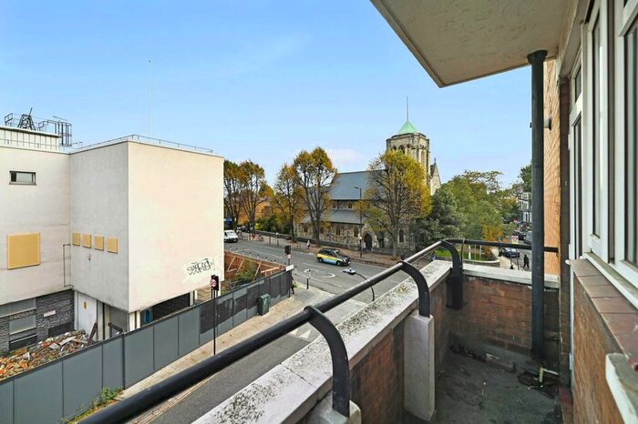 3 Bedroom Flat To Rent In Arlington House, Tunis Road, London, W12