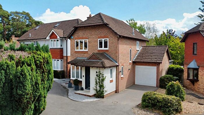 3 Bedroom Detached House For Sale In Furse Close, Camberley, GU15
