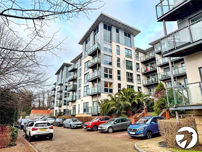 2 Bedroom Flat For Sale In McKenzie Court, Maidstone, Kent, ME14