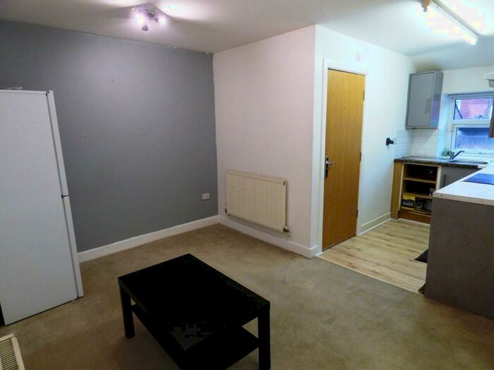 1 Bedroom Flat To Rent In Blackburn Road, Astley Bridge, Bolton, BL1
