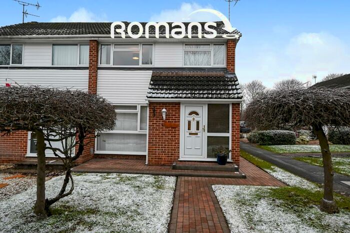 3 Bedroom End Of Terrace House To Rent In Linden Road, Woodley, RG5
