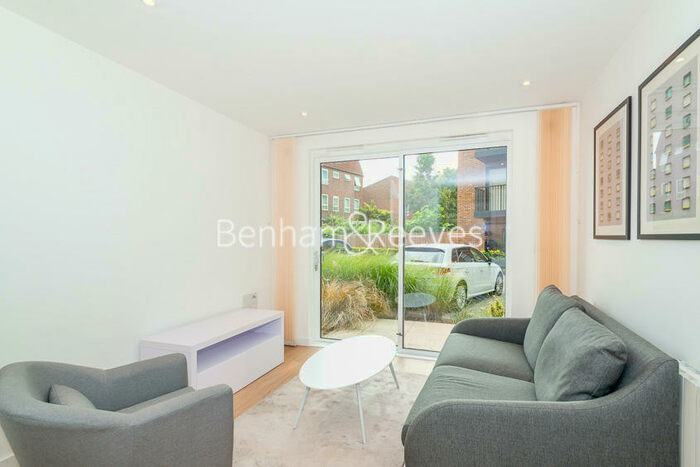 1 Bedroom Ground Flat To Rent In Endeavour House, Marine Wharf, Ashton Reach, Surrey Quays, SE16