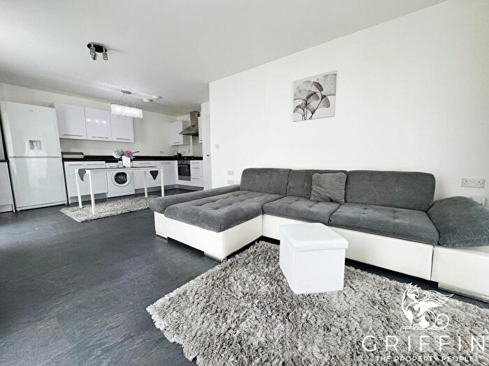 2 Bedroom Flat To Rent In Meadow Drive, Aveley, South Ockendon, RM15
