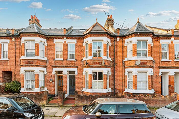 2 Bedroom Flat For Sale In Mafeking Avenue, Brentford, TW8