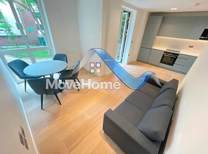 Flat To Rent In Gifford Street, London, N1