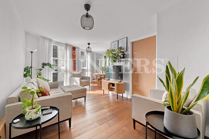 2 Bedroom Flat For Sale In Coppermill Heights, London, N17