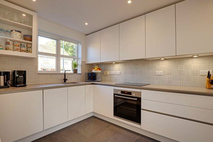 3 Bedroom End Of Terrace House For Sale In Elliots Way, Caversham, RG4