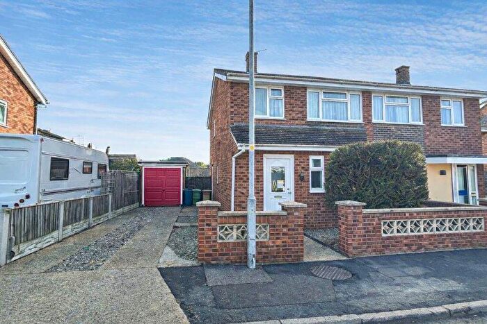 3 Bedroom End Of Terrace House For Sale In Amhurst Gardens, Belton, NR31