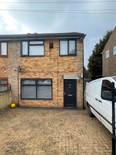 2 Bedroom Semi-Detached House To Rent In Botany Ave, Bradford, BD2