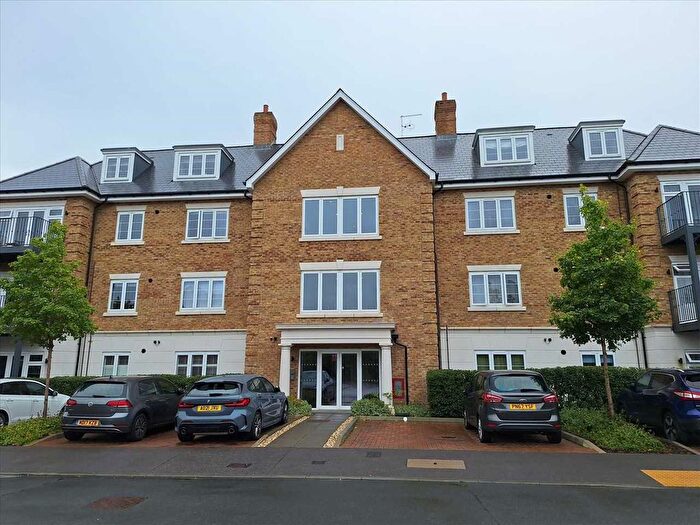 3 Bedroom Flat To Rent In The Pavillion, Victory Gardens, Arborfield Green, Reading, Berkshire, RG2
